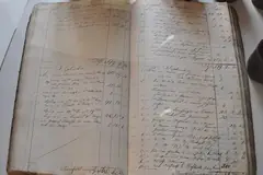 Стара счетоводна книга с ръкописни записи