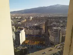 Изглед към София със строителна площадка